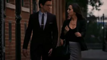 Chanel Grand Shopping Tote en caviar porté par Raquel Laroque (Eliza Dushku) vu dans White Collar (S03E09)