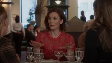 Proenza Schouler Robe Midi en dentelle portée par Quinn Tyler (Laura Benanti) vue dans Younger (S06E02)
