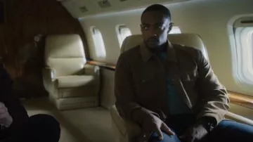 Chaqueta de gamuza sintética de Levi's usada por Falcon (Anthony Mackie) como se ve en The Falcon and the Winter Soldier (S01E03)
