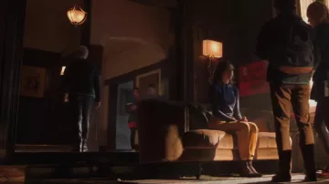 Zara Mus­tard Trousers With Cir­cle Belt worn by Josie Saltzman (Kaylee Bryant) as seen in Legacies (S03E03)