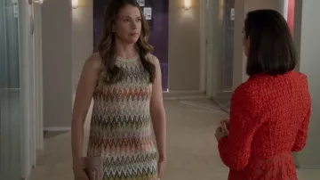 Missoni Knit Shift Dress usado por Liza Miller (Sutton Foster) como se ve en Younger (S06E07)
