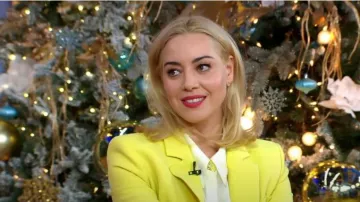 Dorothee Schumacher Single-Breasted Wool-Blend Blazer worn by Aubrey Plaza as seen in Good Morning America on  December 13, 2022