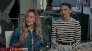 Filosofía Di Lorenzo Serafini Crochet Trimmed Striped Ribbed Cotton Blend Sweater usado por Liza Miller (Sutton Foster) como se ve en Younger (S06E09)