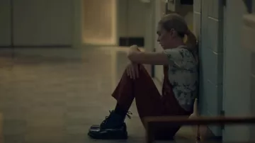 Pilcro Painters Combinaisons en velours côtelé portées par Lizzie Saltzman (Jenny Boyd) comme on le voit dans Legacies (S04E06)