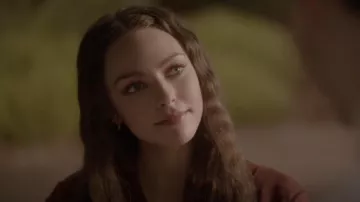 Boucles d’oreilles Kris Nations Spike Huggie Hoop en argent sterling portées par Hope Mikaelson (Danielle Rose Russell) comme on le voit dans Legacies (S04E06)