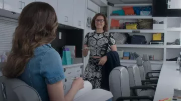 Alexander McQueen Jacquard Falda usada por Quinn Tyler (Laura Benanti) como se ve en Younger (S06E09)