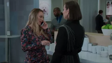 Robe Iro Fling portée par Kelsey Peters (Hilary Duff) vue dans Younger (S06E09)