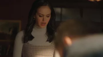 BDG Struc­tured Scoop Neck Mi­ni Dress worn by Josie Saltzman (Kaylee Bryant) as seen in Legacies (S03E06)