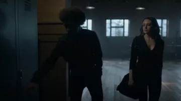 7 Pour toute l’humanité Enduit de taille haute Ankle Skinny Jeans portés par Hope Mikaelson (Danielle Rose Russell) comme on le voit dans Legacies (S04E07)