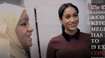 Robe Club Monaco Sallyet portée par Meghan Markle vue dans Harry & Meghan (S01E04)