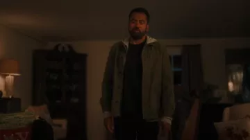 Reiss Conley Cotton Overshirt usada por Simon Choksi (Kal Penn) como se ve en The Santa Clauses (S01E05)