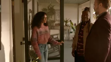 H&M Low Jeans usados por Maya Machado (Bianca Santos) como se ve en Legacies (S04E11)