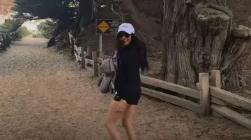 Pantalones cortos deportivos femeninos campeones usados por Meghan Markle como se ve en Harry & Meghan (S01E06)