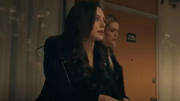 Veste de motard en daim NYC vierge portée par Hope Mikaelson (Danielle Rose Russell) comme on le voit dans Legacies (S04E12)