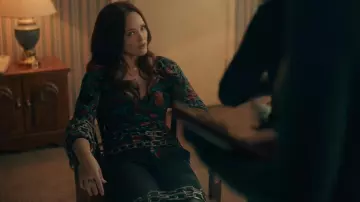 Paige Skinny Ankle Jeans usados por Aurora de Martel (Rebecca Breeds) como se ve en Legacies (S04E12)