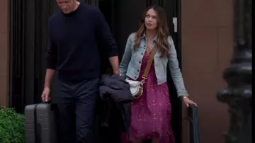 Robe asymétrique à imprimé floral Ulla Johnson portée par Liza Miller (Sutton Foster) comme on le voit dans Younger (S06E10)