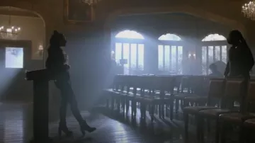 Vince Camuto Eberla Chaussures de randonnée à talons hauts portées par Hope Mikaelson (Danielle Rose Russell) comme on le voit dans Legacies (S04E13)