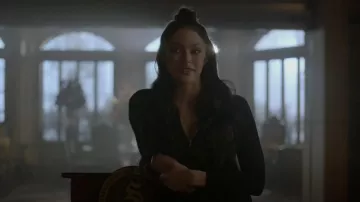 BB Dakota Par Steve Madden Zip Service Combinaison à manches longues portée par Hope Mikaelson (Danielle Rose Russell) comme on le voit dans Legacies (S04E13)