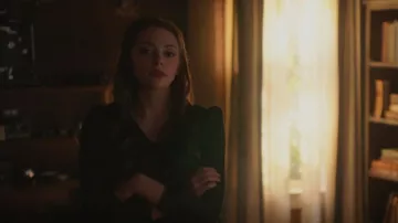 Abrigo DKNY Walker usado por Josie Saltzman (Kaylee Bryant) como se ve en Legacies (S03E08)