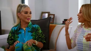 Versace pour les leggings imprimés H&M portés par Marysol Patton dans The Real Housewives of Miami (S05E01)