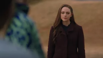 Abrigo Reiss Marcie usado por Hope Mikaelson (Danielle Rose Russell) como se ve en Legacies (S03E09)
