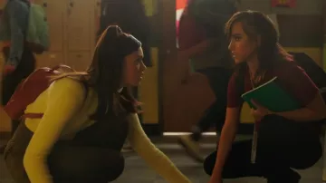 Suéter de punto Zara Soft Feel usado por Josie Saltzman (Kaylee Bryant) como se ve en Legacies (S03E10)