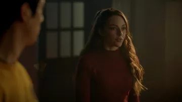 Forever 21 Tie-Back Turtleneck Top usado por Hope Mikaelson (Danielle Rose Russell) como se ve en Legacies (S03E11)