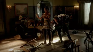 Botas con cordones de gamuza de offt usadas por Josie Saltzman (Kaylee Bryant) como se ve en Legacies (S03E12)