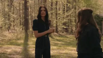 Madwell Con­trast Stitch Jump­suit worn by Josie Saltzman (Kaylee Bryant) as seen in Legacies (S03E16)