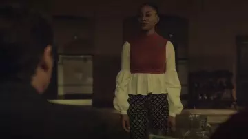 Maeve Colette recortó los pantalones Ponte de pierna ancha usados por Cleo Sowande (Omono Okojie) como se ve en Legacies (S04E14)