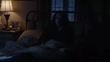 Forever 21 Français Terry Crew Pullover In Black porté par Hope Mikaelson (Danielle Rose Russell) comme on le voit dans Legacies (S04E14)