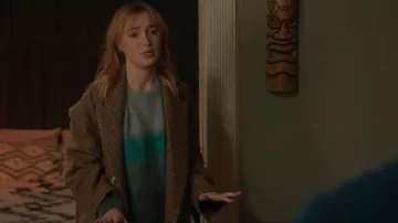 Isabel Marant Etoile Ojima Manteau porté par Clare (Phoebe Dynevor) vu dans Younger (S07E01)