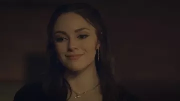Collier à bascule de chaîne Goldtone Allsaints porté par Hope Mikaelson (Danielle Rose Russell) comme on le voit dans Legacies (S04E14)