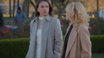 Manteau de laine Mélange Givenchy porté par Liza Miller (Sutton Foster) vu dans Younger (S07E02)
