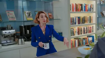 Balmain Blazer de doble pecho usado por Lauren Heller (Molly Kate Bernard) como se ve en Younger (S07E02)