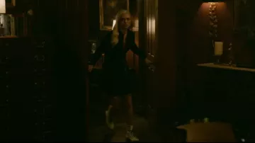 Bota de ojo Dr. Martens usada por Lizzie Saltzman (Jenny Boyd) como se ve en Legacies (S02E09)