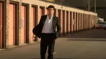 Theory Chambers Blazer worn by Owen Hendricks (Noah Centineo) as seen in The Recruit (S01E01)