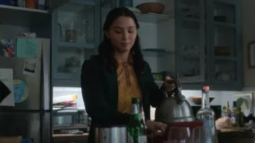 Urban Outfitters Bryce Polo porté par Hannah Copeland (Fivel Stewart) comme on le voit dans The Recruit (S01E03)