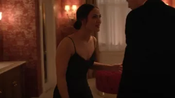 Pour Elyse Love Blooms Robe midi portée par Hannah Copeland (Fivel Stewart) vue dans The Recruit (S01E04)