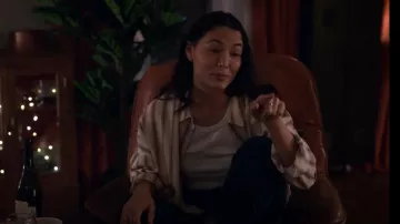 Camisa dominical de franela Madewell en raya Claxton usada por Hannah Copeland (Fivel Stewart) como se ve en The Recruit (S01E04)