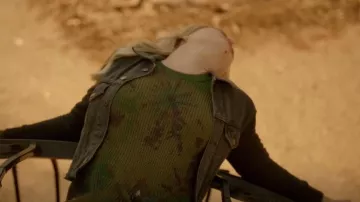 Suéter de otoño de cachemira con cuello redondo usado por Lizzie Saltzman (Jenny Boyd) como se ve en Legacies (S04E16)