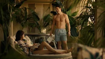 Blink by Malcolm Gladwell book read by Shane Patton (Jake Lacy) in The White Lotus (S01E03)