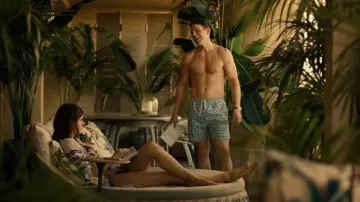 Blink by Malcolm Gladwell book read by Shane Patton (Jake Lacy) in The White Lotus (S01E03)