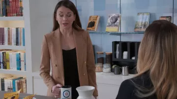 A.L.C. Blazer de doble pecho usado por Liza Miller (Sutton Foster) como se ve en Younger (S07E05)