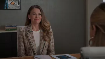 Veronica Beard Theron Tweed Chaqueta usada por Liza Miller (Sutton Foster) como se ve en Younger (S07E05)