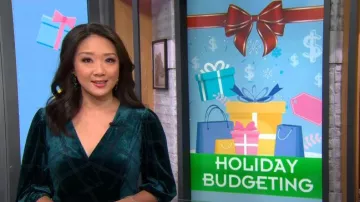 Calvin Klein Velvet Faux Wrap Dress porté par Nancy Chen comme vu dans CBS Mornings le 20 décembre 2022