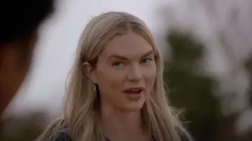 Set Express de 4 pendientes de diamantes de imitación usados por Lizzie Saltzman (Jenny Boyd) como se ve en Legacies (S04E17)