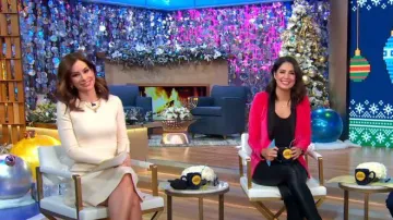 Alice + Olivia Macey Velvet Blazer worn by Cecilia Vega as seen in Good Morning America on December 20, 2022