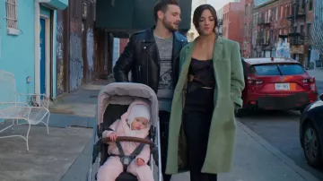 Manteau à poitrine simple Acne Studios porté par KT (Ana Villafañe) vu dans Younger (S07E06)