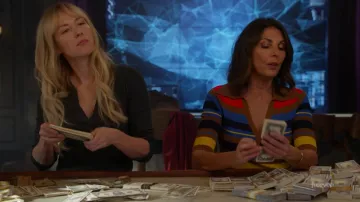 Striped Sweater of Sophie Devereaux (Gina Bellman) in Leverage: Redemption (S02E08)
